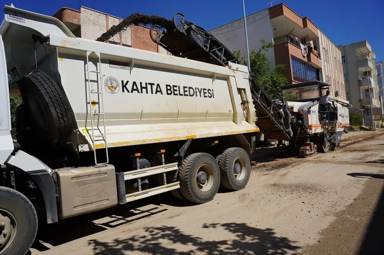 Kahta'da Yol Yapım ve Onarım Çalışmaları Başladı
