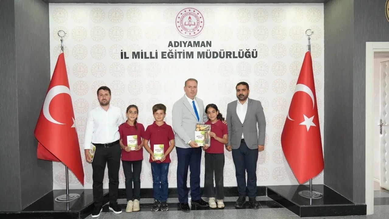 Sincik Çamdere İlkokulu Öğrencilerden İl Milli Eğitim Müdürü'ne Kitap ve Dergi Hediyesi