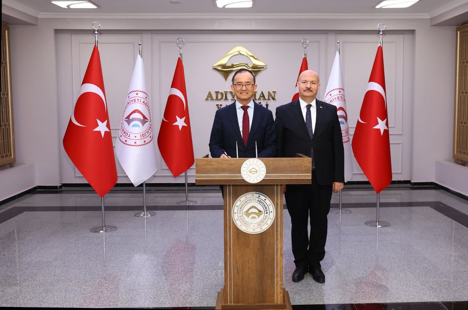 Çin Büyükelçisi Adıyaman'da Valiyi Ziyaret Etti