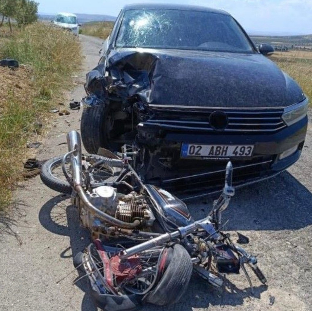 Kuyulu Köyü'nde Motosiklet Kazası: İki Genç Ağır Yaralandı