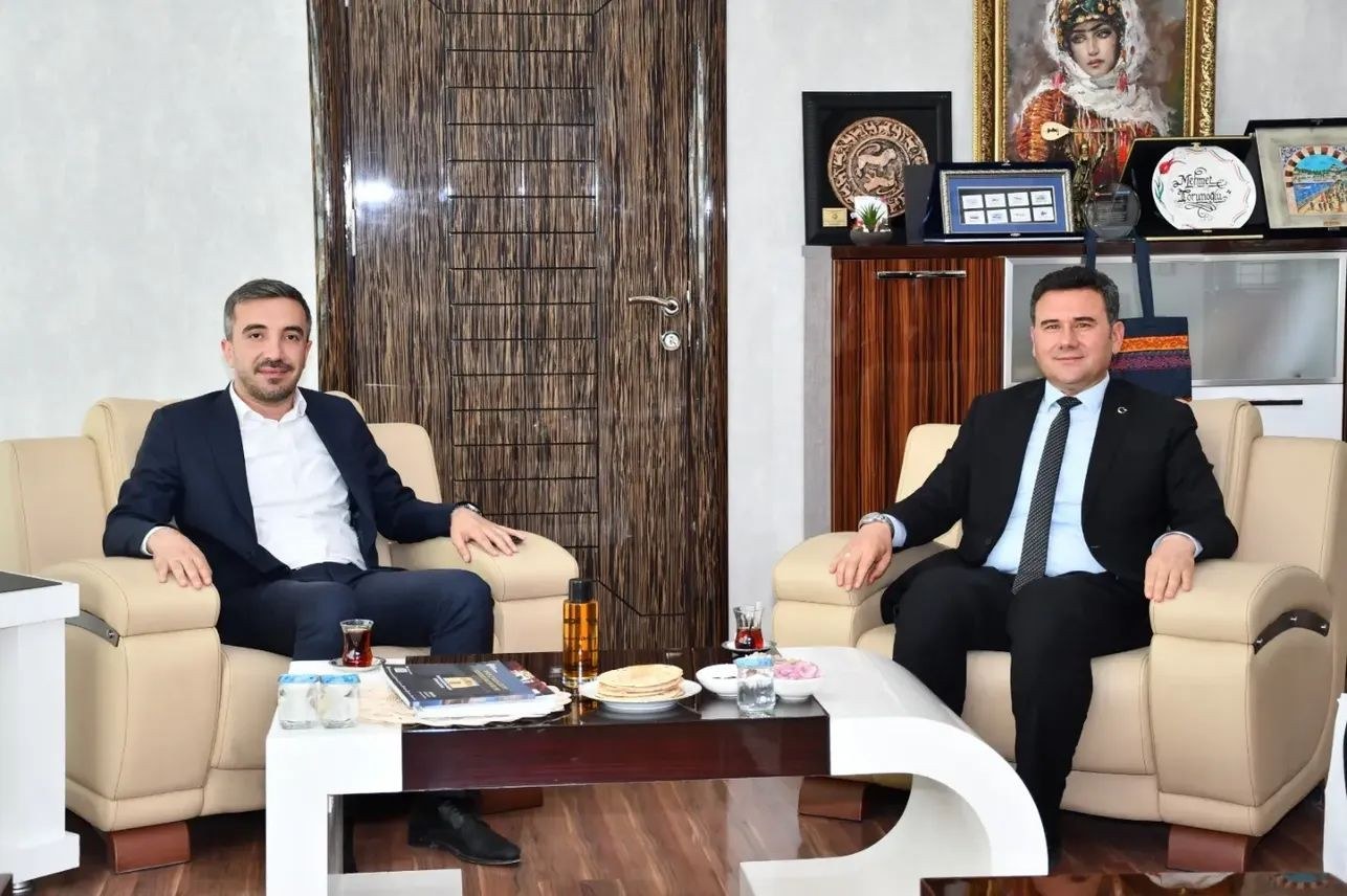 Kahta Milli Eğitim Müdürü Başli, Adıyaman Ticaret Odası Başkanını Ziyaret Etti