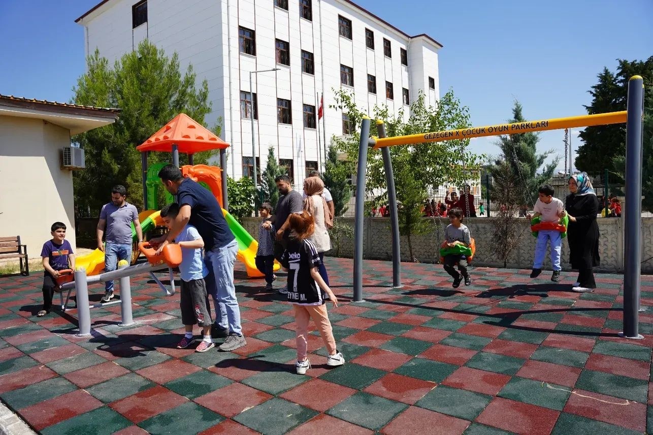 Kahta Belediyesinden Özel Öğrencilere Oyun Alanı Desteği