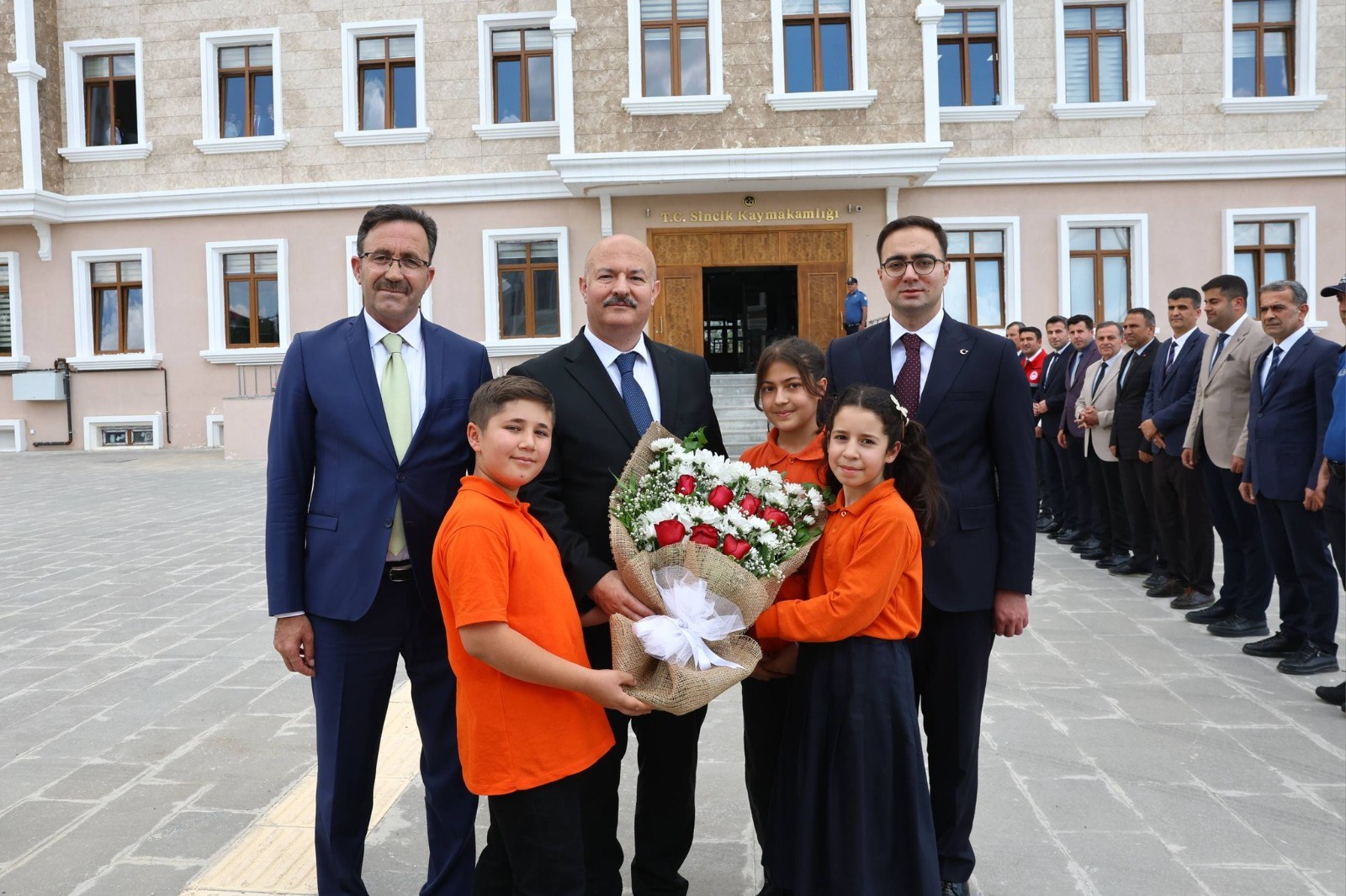 Vali Küçük Sincik'te Kamu Yatırımlarını İnceledi