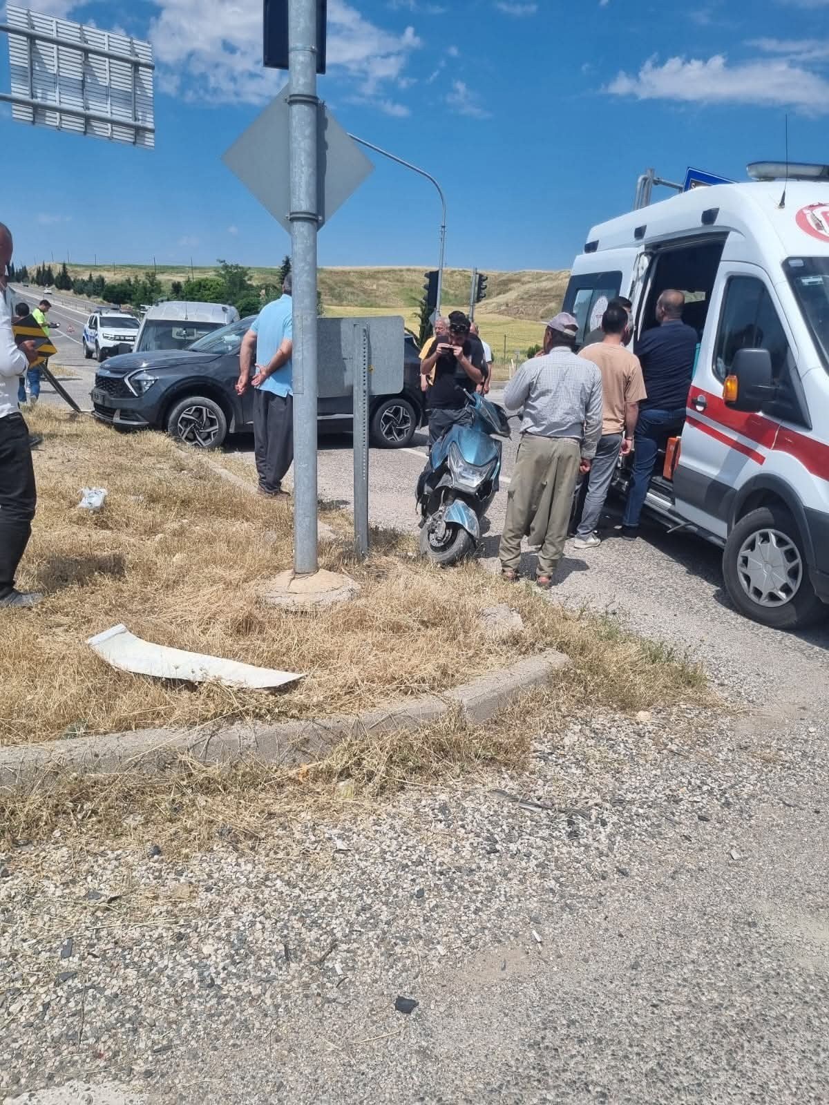 Samsat Yol Ayrımında İki Araç Çarpıştı