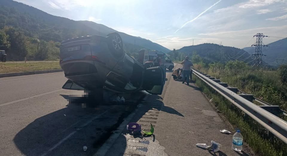 Takla Atan  Otomobilde: 1 Kişi Öldü, 5 Kişi Yaralandı