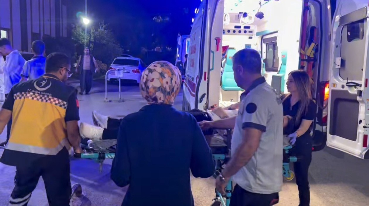 Kahta'da Parkta Bıçaklı Kavga: Bir Yaralı