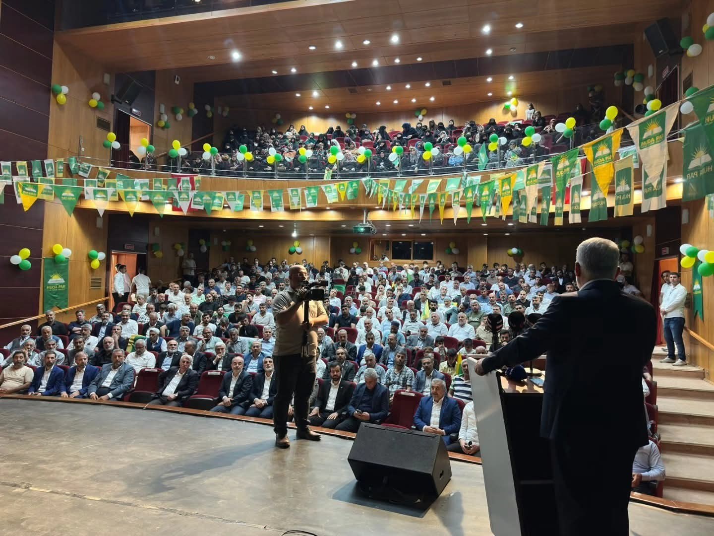 HÜDA PAR Kahta Kongresi Yoğun Katılımla Sürüyor