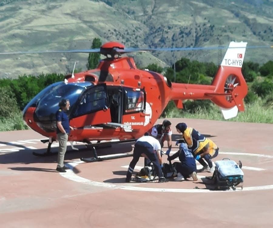 Doğanyol'da Evinde Düşerek Ağır Yaralanan Kişi Hava Ambulansıyla Nakledildi