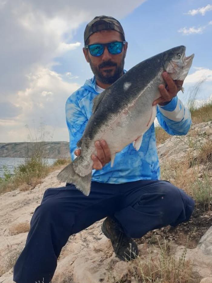 Kahta'da 4 Kilo Gökkuşağı Alabalığı Yakalandı