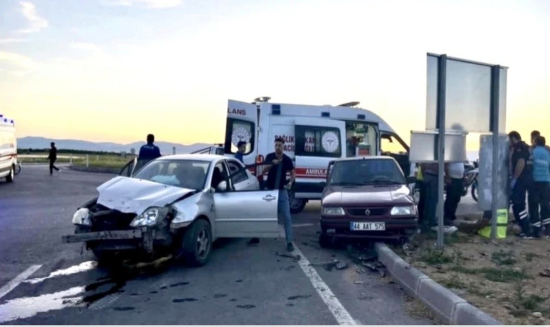 Malatya Kuzey Çevreyolu'nda Trafik Kazası: 2 Yaralı