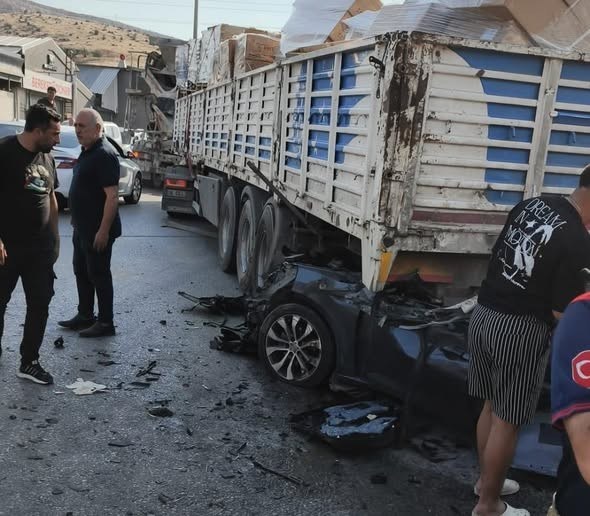 Aşırı Sürat Ölüm Getirdi;Otomobil Sürücüsü Hayatını Kaybetti