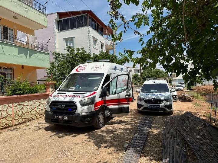 Adıyaman'da Merdivenden Düşen Kadının Kalbi Durdu. Kalp Masajıyla Hayata Döndürüldü