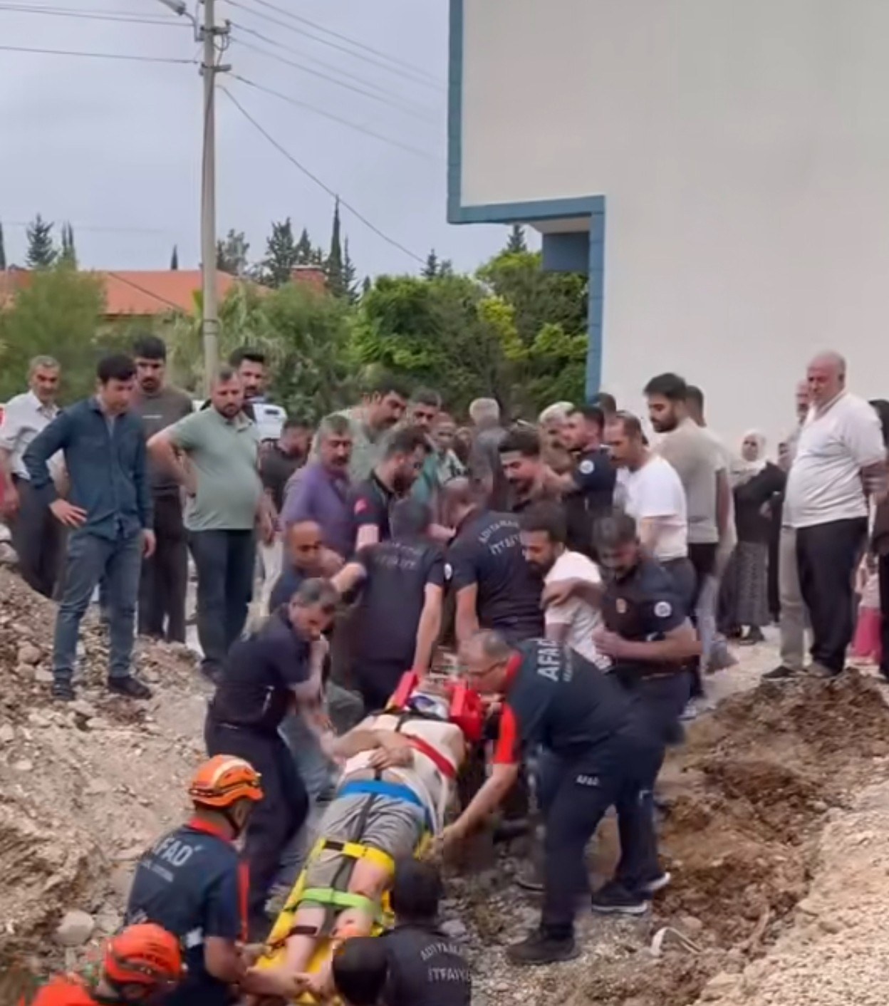 Adıyaman'da Kuyu Kazısında Toprak Kayması Sonucu Baba ve Oğlu Toprak Altında Kaldı