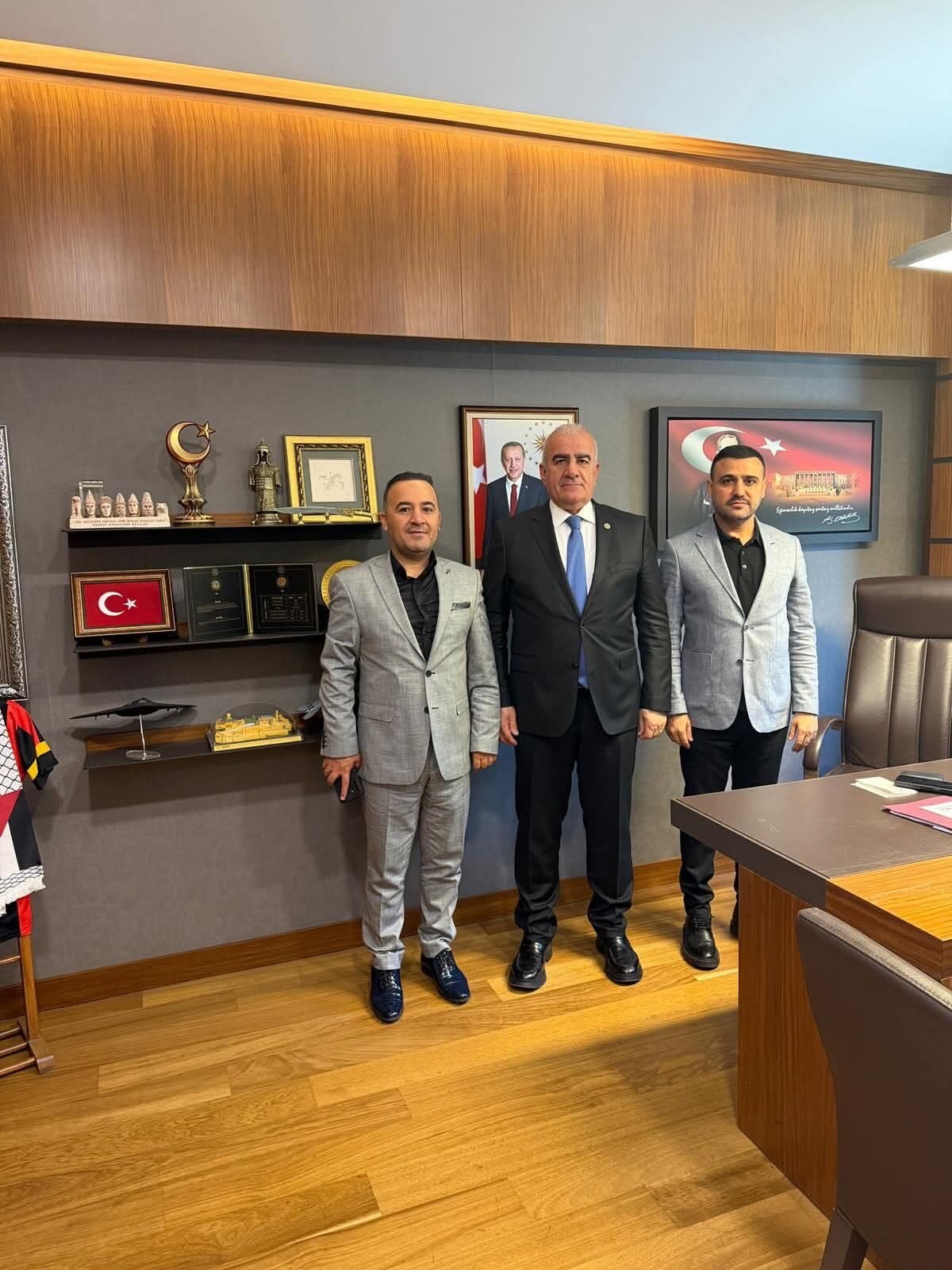 Milletvekili Hüseyin Özhan TBMM'de Adıyamanlı Hemşehrilerini  Misafir Etti