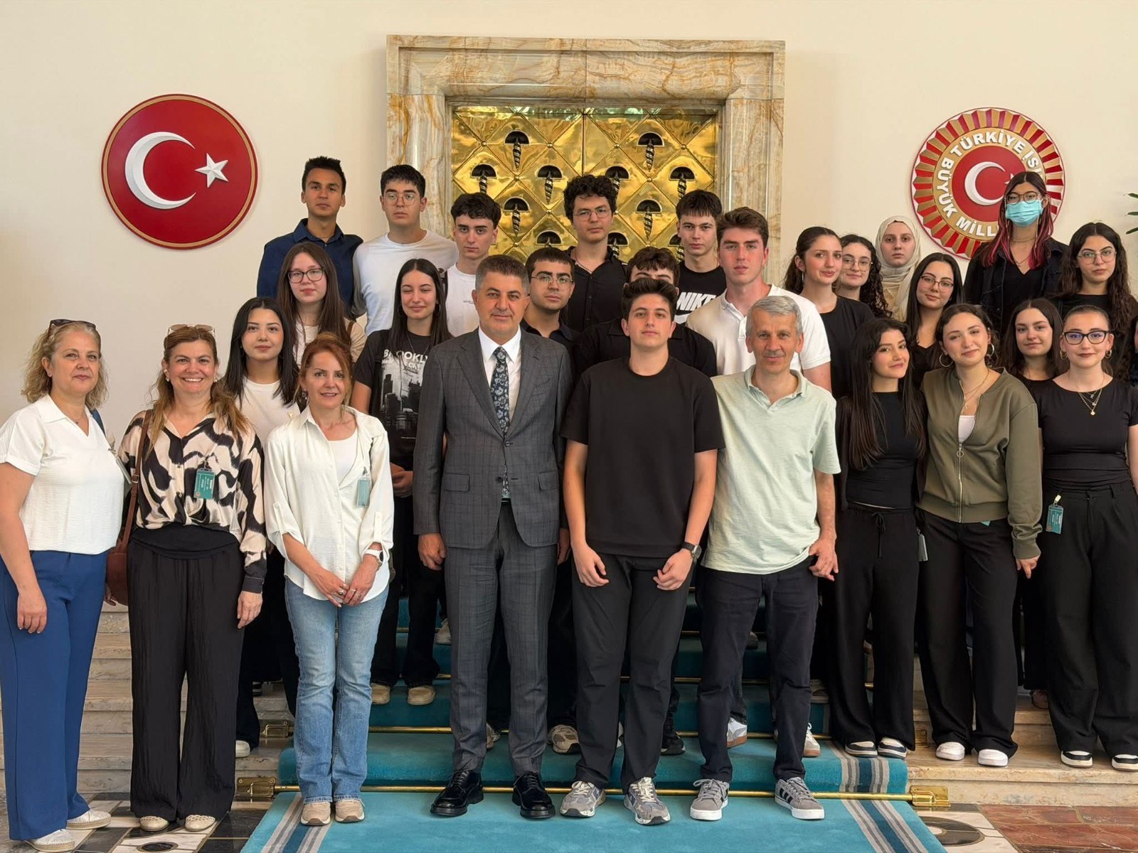 AK Parti Milletvekili Şan'ın Özel Misafirlerinin TBMM  Ziyareti: Öğrenciler Meclis'i Tanıdı