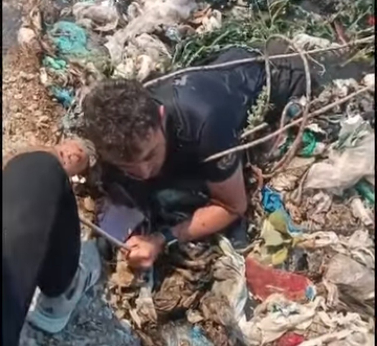 Kahta'da Yangın Söndüren İtfaiyeci Bataklığa Saplandı, Ölümle Burun Buruna Geldi