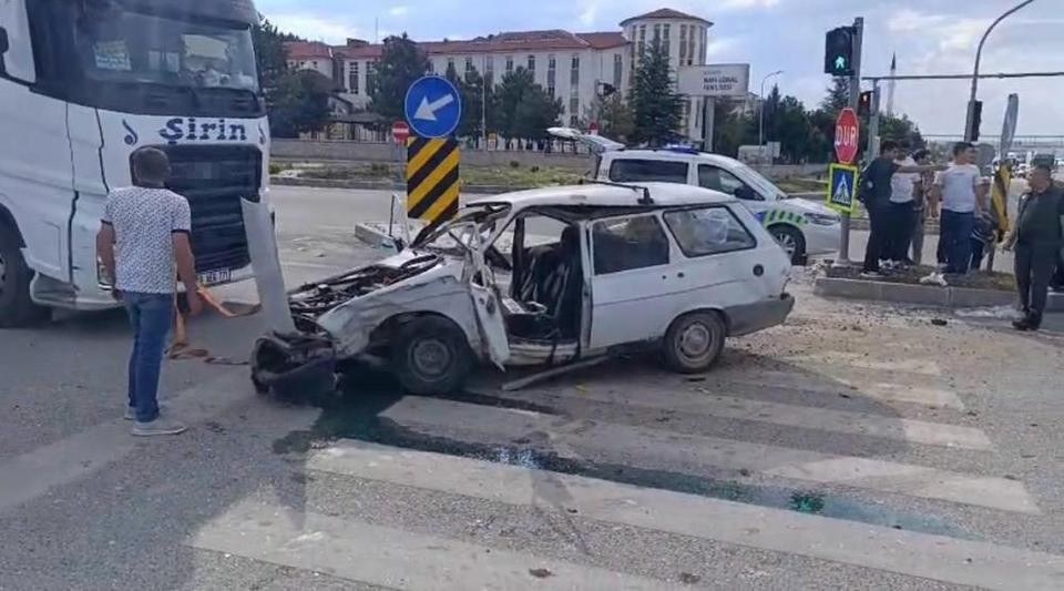 Kütahya'da Kavşakta Trafik Kazası: 5 Yaralı