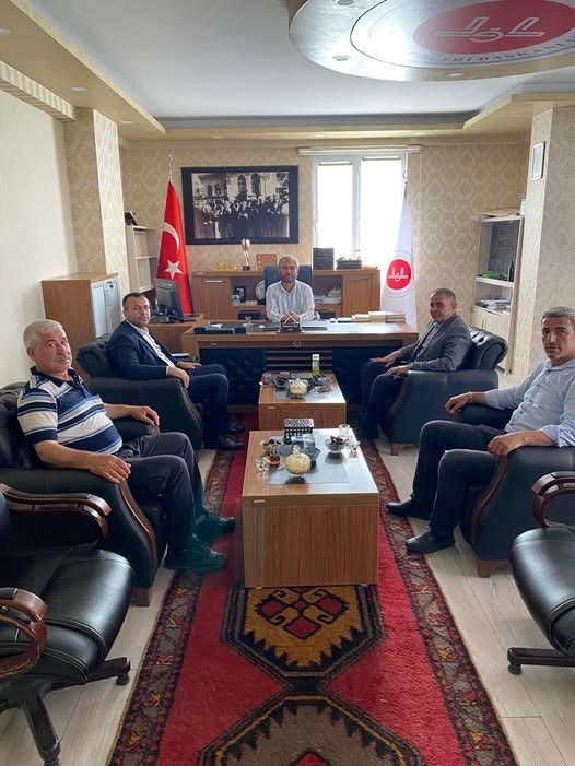 MHP Kahta İlçe Başkanı Çakmak ve Beraberindekiler İlçe Müftüsü Turul'u Ziyaret Etti