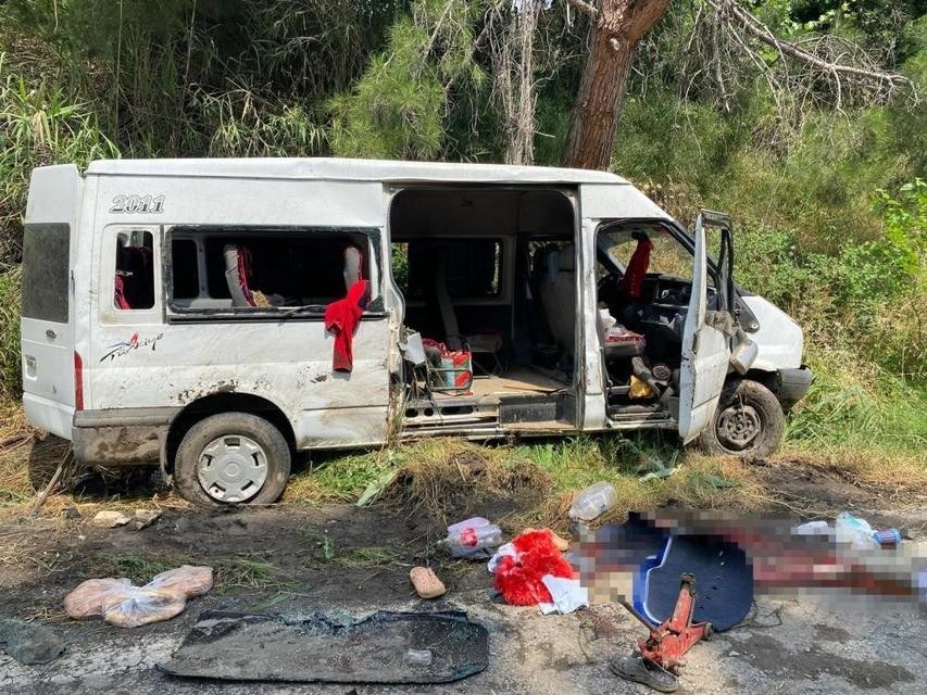 Tarım İşçilerini Taşıyan Servis Devrildi: 1 Kişi Öldü, 10 Kişi Yaralandı