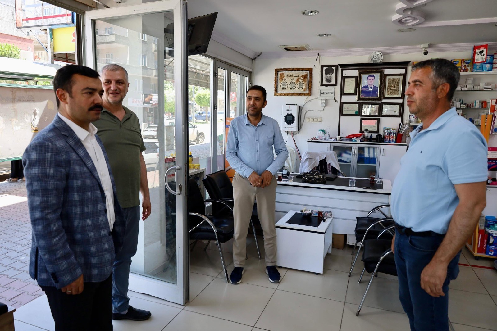 Kahta Kaymakamı Soysal Esnafı Ziyaret Ederek Vatandaşlarla Bir Araya Geldi