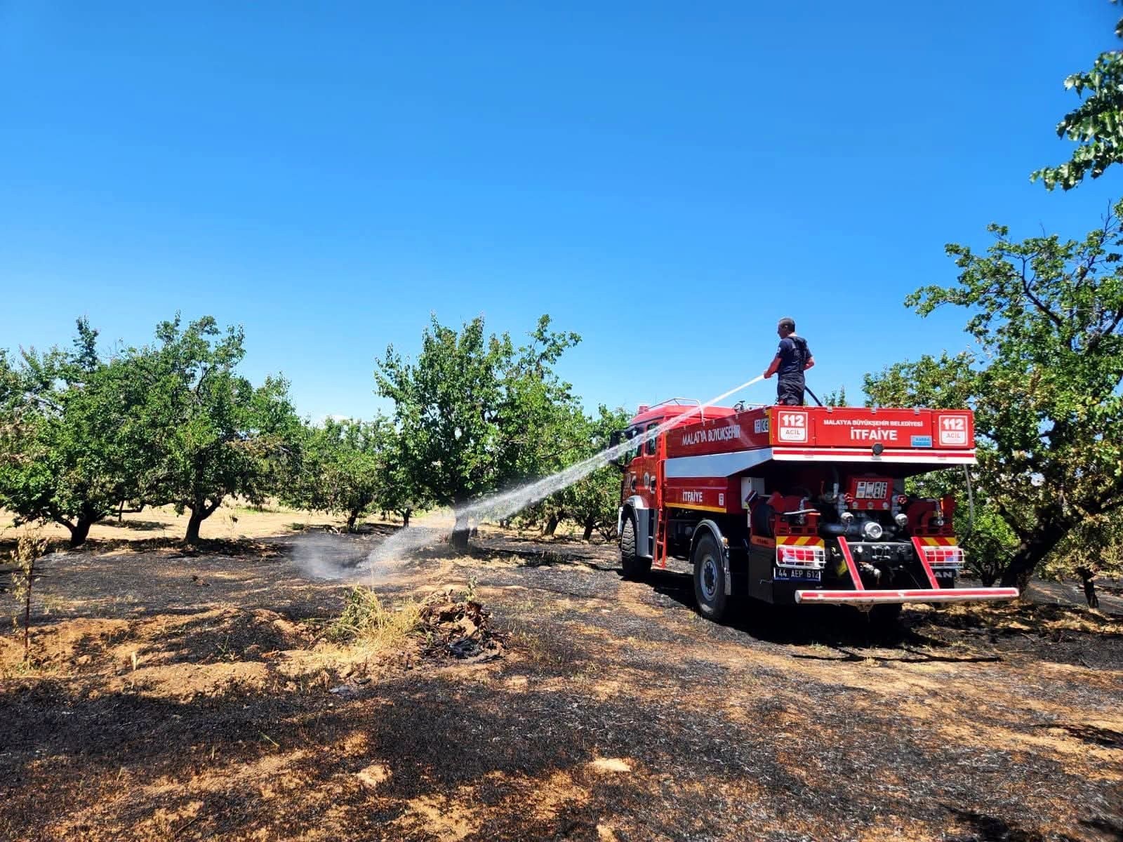 Malatya'da Bahçe ve Orman Yangınları Ekipleri Harekete Geçirdi