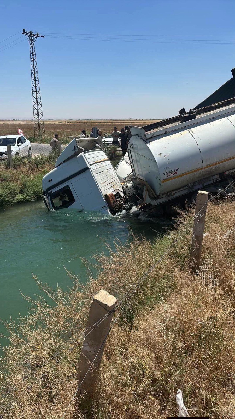 Şanlıurfa'da Tanker ve Kamyon Kafa Kafaya Çarpıştı