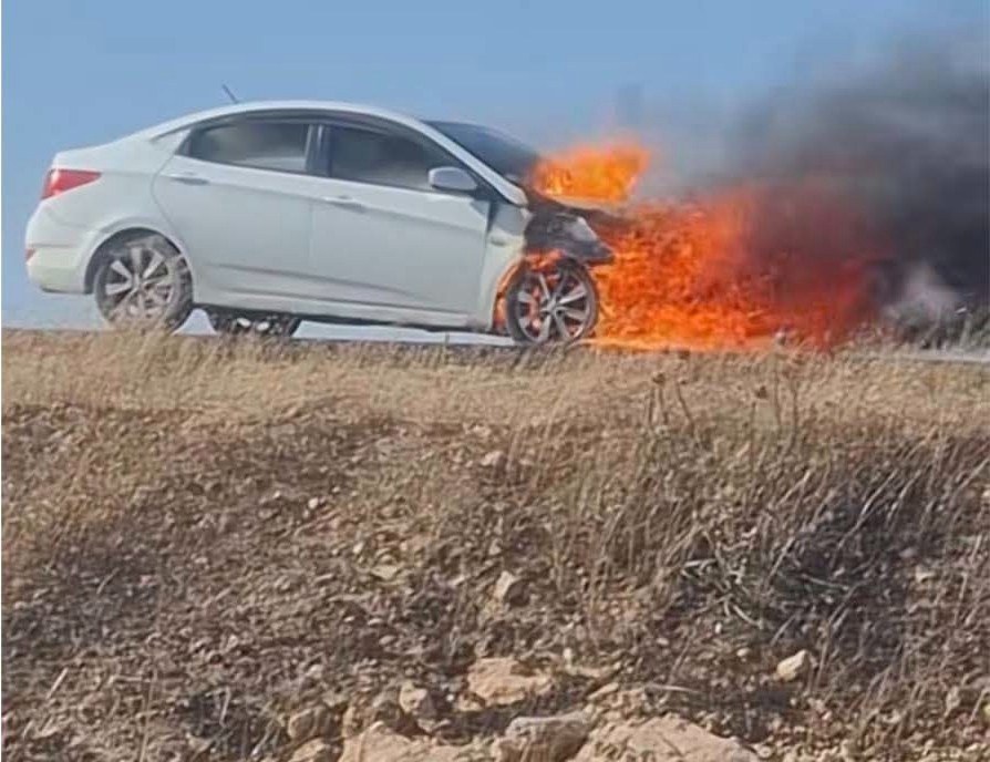 Şanlıurfa Çevre Yolunda Seyreden Otomobil Alev Aldı