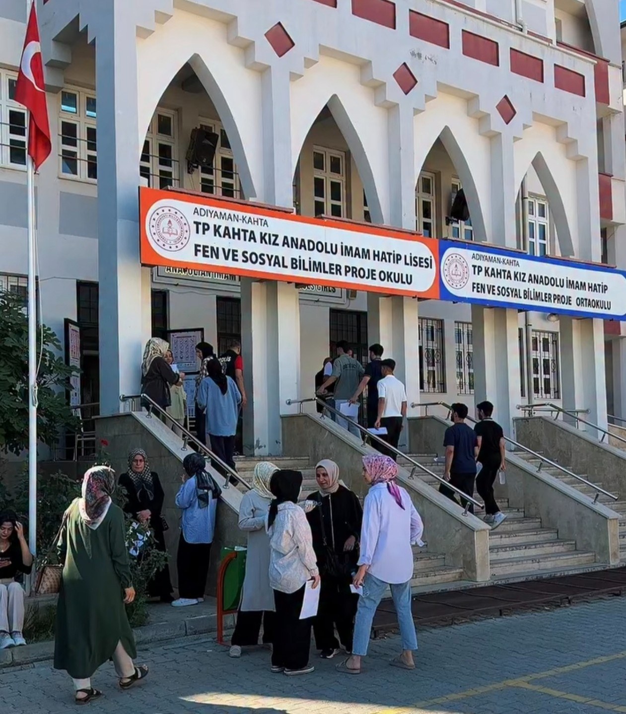 AYT Sınavı Kahta'da Öğrenciler İçin Başladı