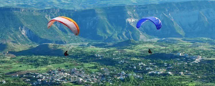 Adıyaman Tut İlçesinde Yamaç Paraşütü Sezonu Açıldı