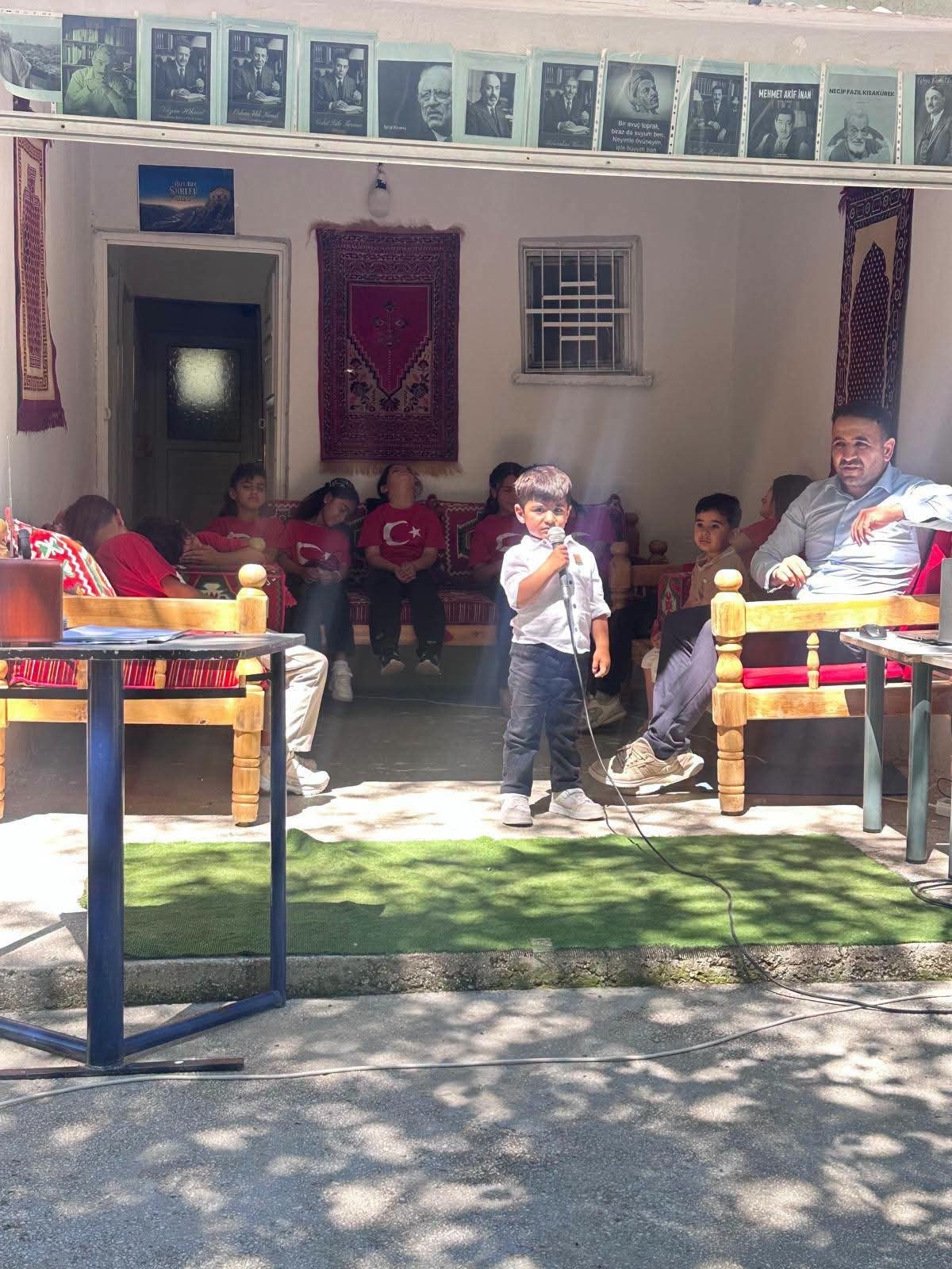 Kahta Milli Eğitim Şube Müdürü Şiir Dinletisine Katıldı