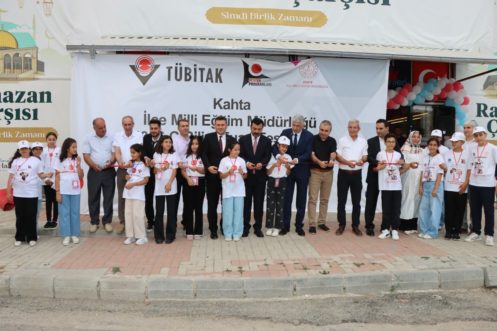 Kahta'da TÜBİTAK 4006-C Bilim Fuarı Öğrenci Projeleri Sergilendi