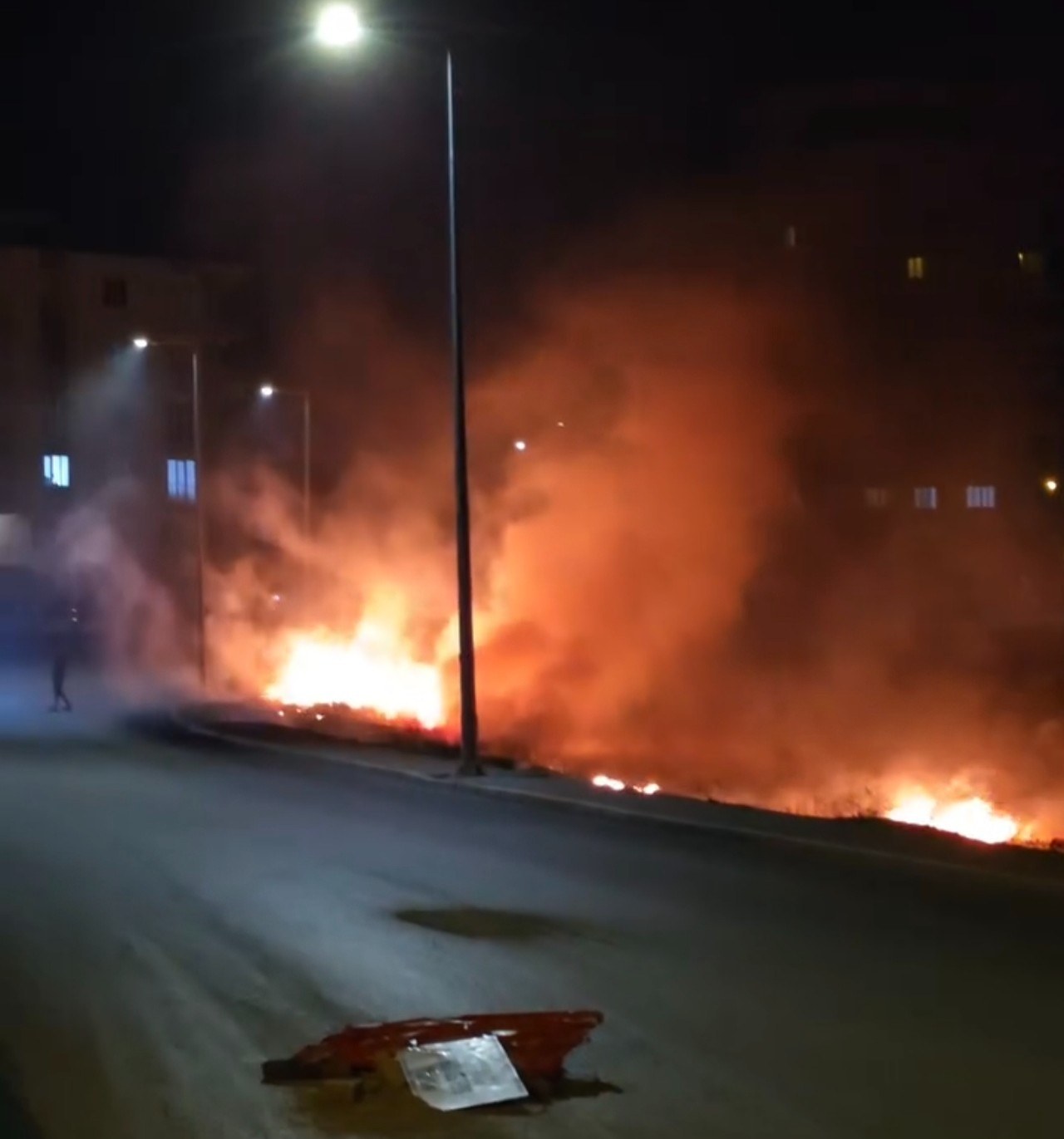 Kahta'da Arıkent Mezarlığı ve Kolej Çevresinde Yangın Çıktı