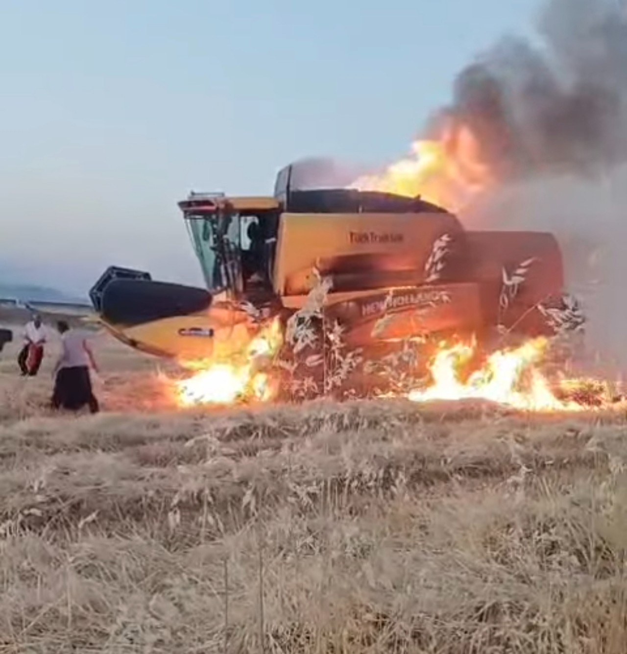 Adıyaman Taşpınar Köyü'nde Biçerdöver Yangını Çıktı
