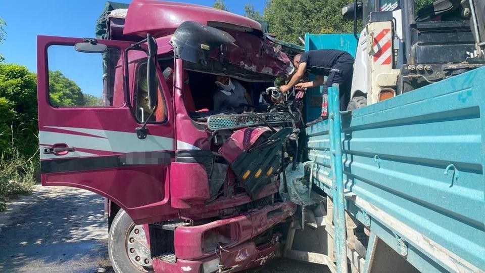 Manisa Gördes'te Kamyonet Kazası: 1 Ölü, 2 Yaralı