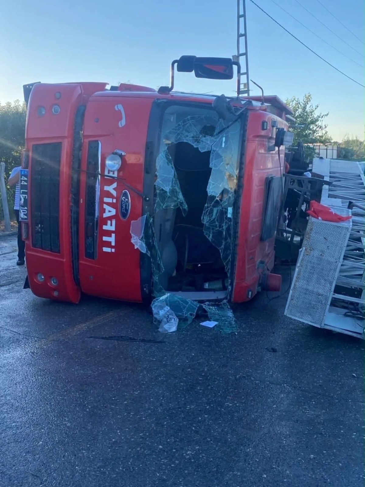 Malatya'da Yangına Giden İtfaiye Aracı Kaza Yaptı