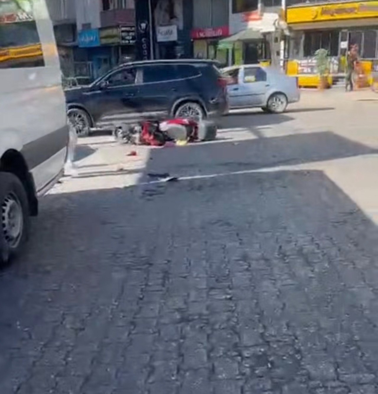 Kahta Tedaş Kavşağı'nda Maddi Hasarlı Kaza