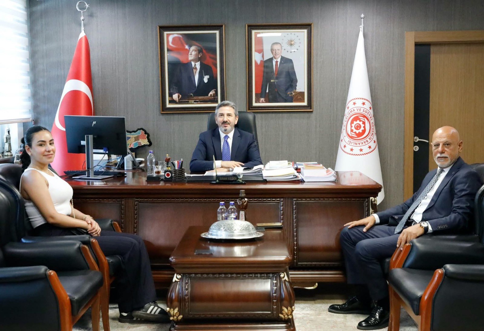 Bakan Yardımcısı Ahmet Aydın Vatandaşların Sorunlarını Dinliyor