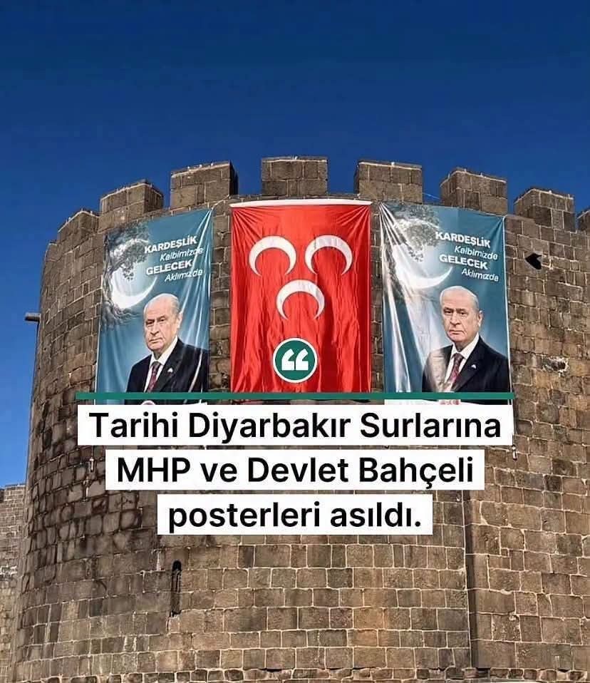 Diyarbakır Surlarına MHP Lideri Devlet Bahçeli Portresi ve Bayrak Asılarak Kardeşlik Mesajı Verildi