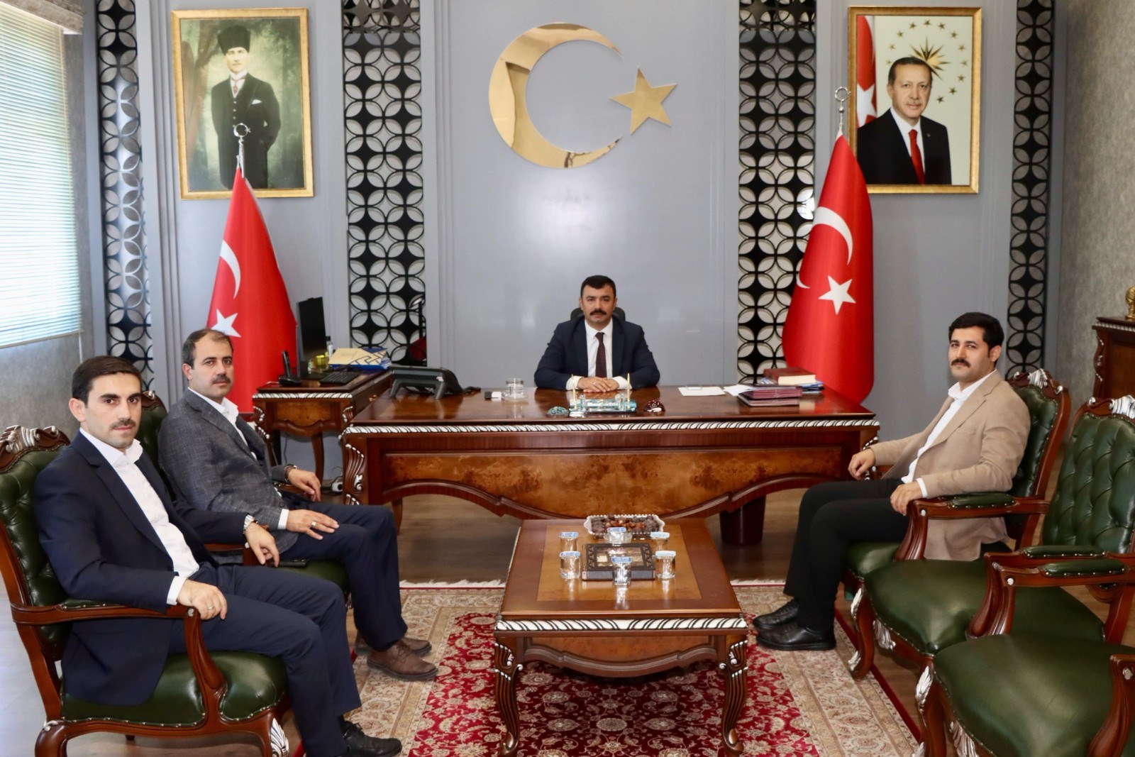 Hayrat Vakfı Kahta Kaymakamı Soysal'ı Ziyaret Etti