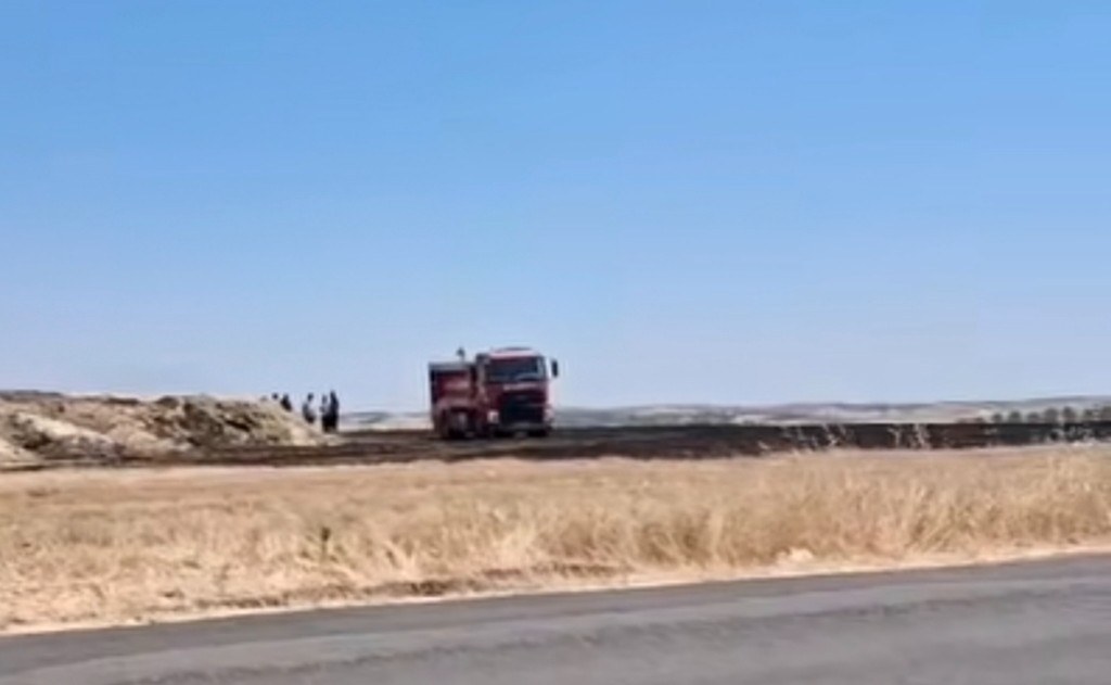 Kahta Mülk Köyü Yolunda Saman Yangını Maddi Hasara Yol Açtı