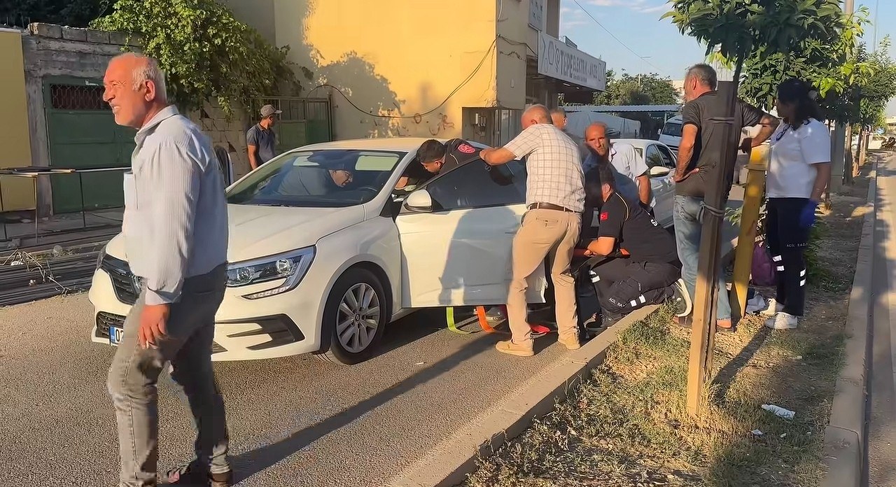 Adıyaman'da Trafik Kazası: Kadın Sürücü Yaralandı