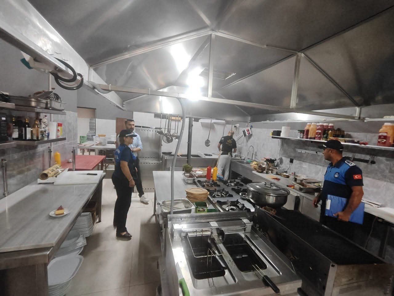 Adıyaman'da 6 Ayda 3 Bin Denetim Yapıldı. Fırın, Kuaför, Market
