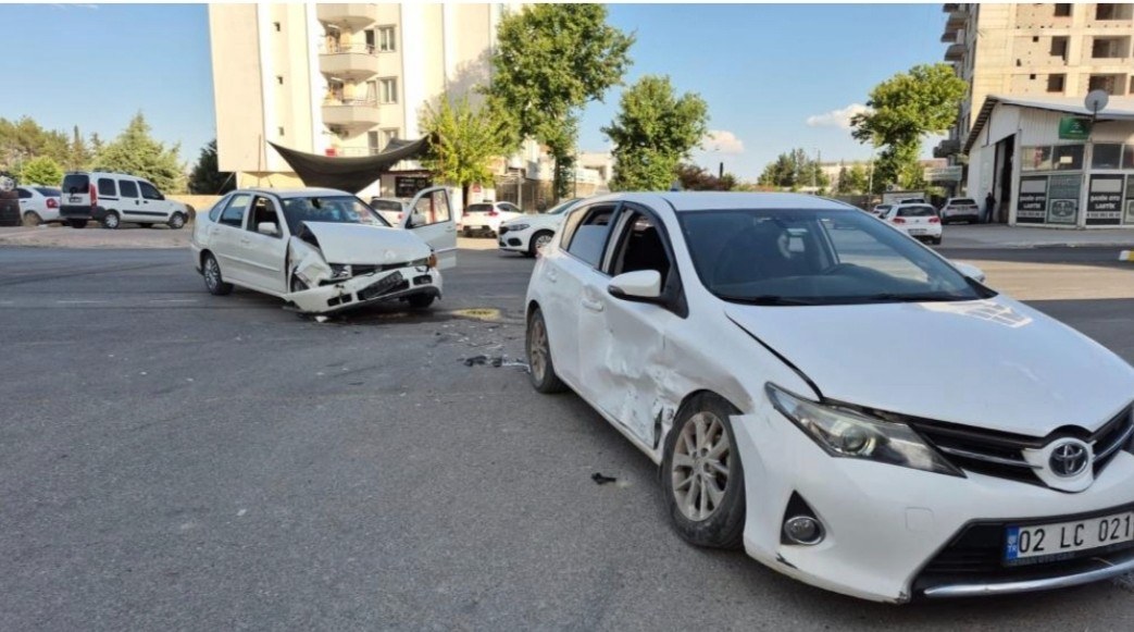 Adıyaman'da Trafik Kazası: 3 Yaralı