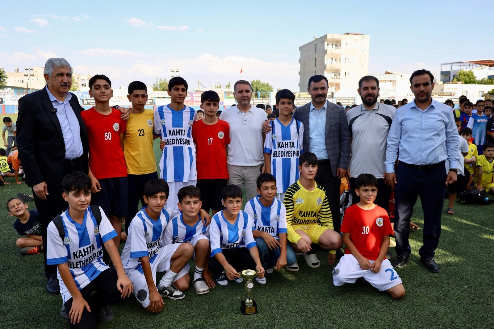 Kahta'da Çocuklara Forma Desteği Sağlandı