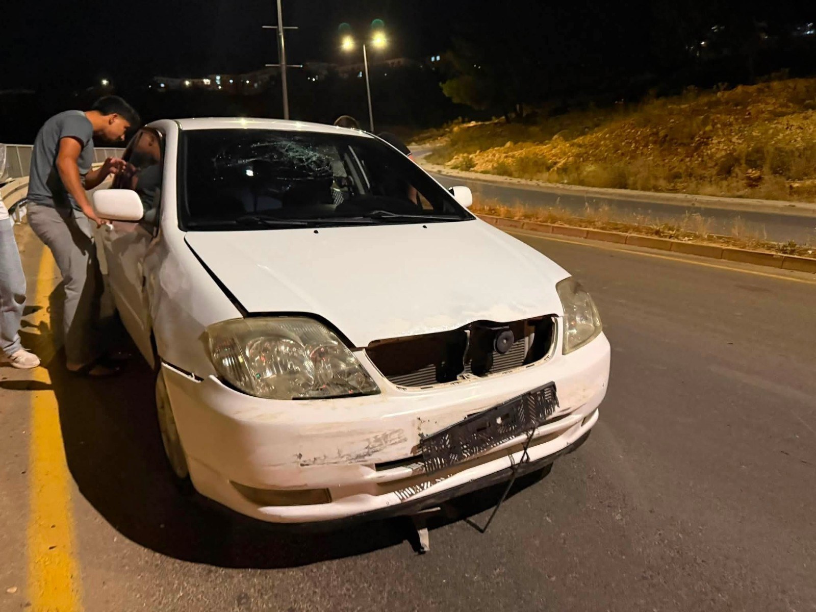 Adıyaman'da  Otomobil Refüje Çarptı: 4 Kişi Yaralandı