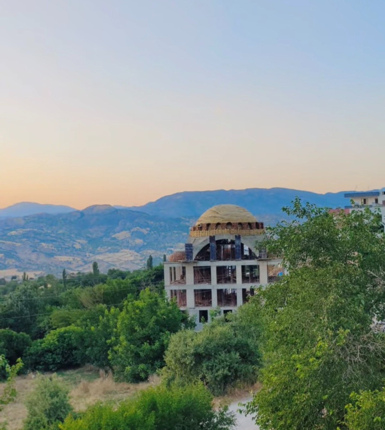Kahta Damlacık Köyü Camii İnşaatı Devam Ediyor