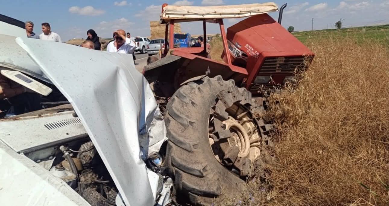 Çankırı'da Traktöre Çarpan Otomobilde 3 Ölü