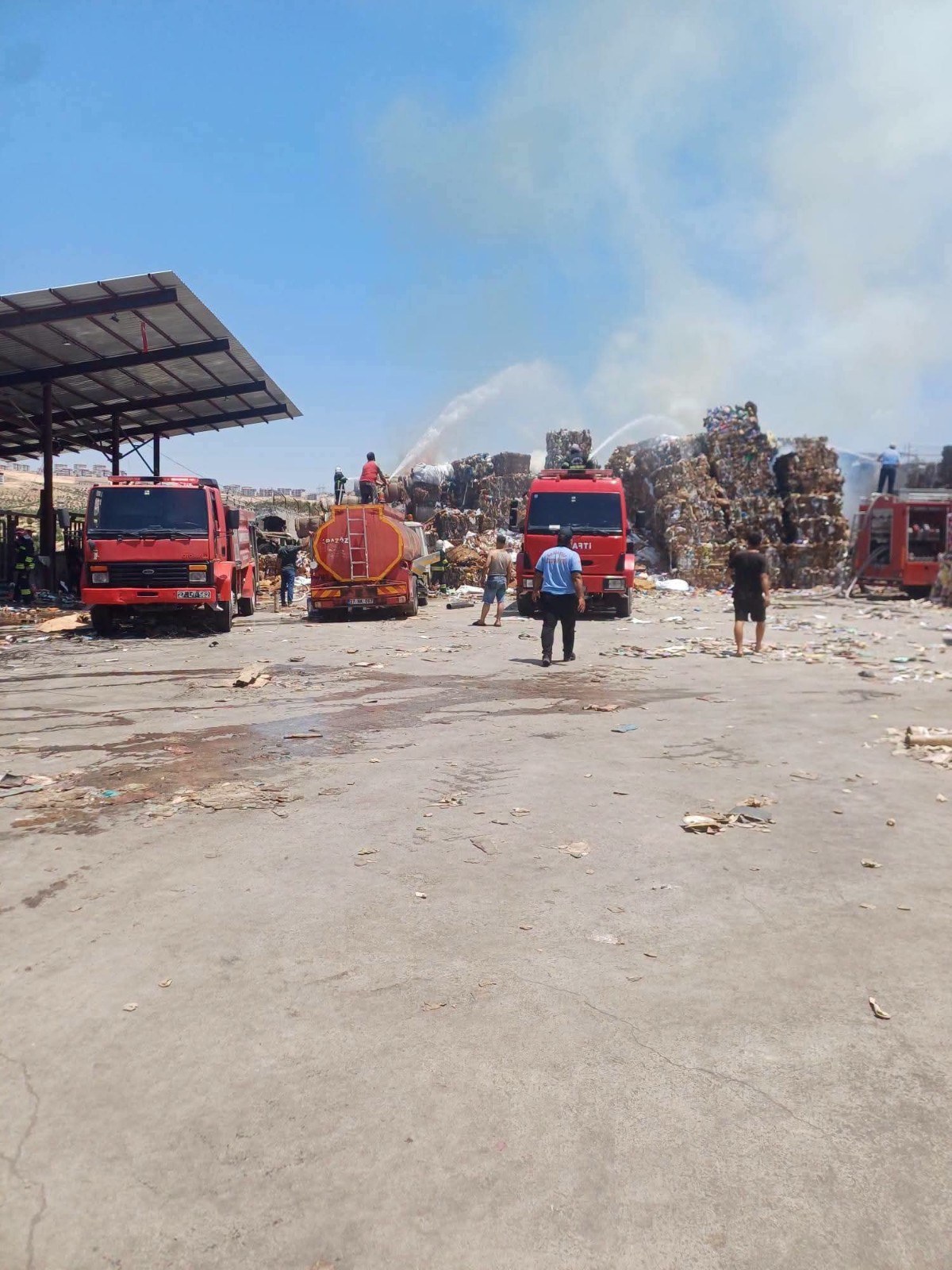 Nizip Kağıt Fabrikasında Büyük Yangın