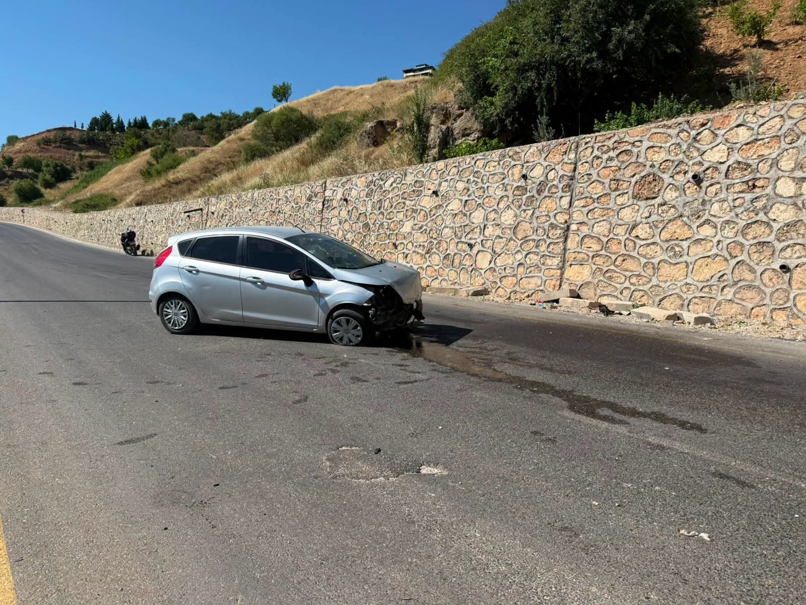 Adıyaman'da İstinat Duvarına Çarpan Sürücü Yaralandı