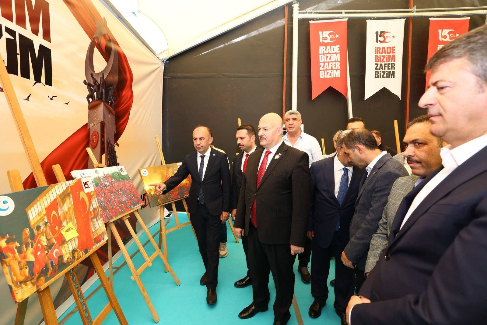 Vali Küçük 15 Temmuz Anma Çadırını Ziyaret Etti
